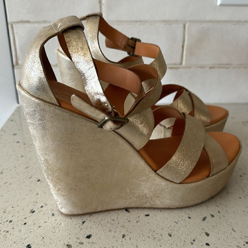 'Kork-Ease Grailey' Leather Gold Metallic Crisscross Strap Wedge Sandals Size 10 - Picture 16 of 16